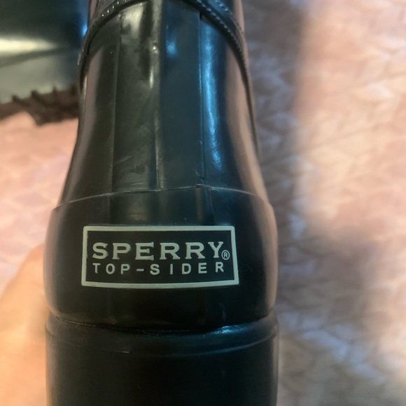 Sperry Top-Sider size 7 Waterproof rubber boot. - Picture 3 of 6